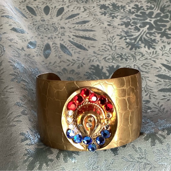 🚨Final Sale🚨 Vintage  Cowboy Hat Gold Cuff Bracelet - Picture 6 of 8